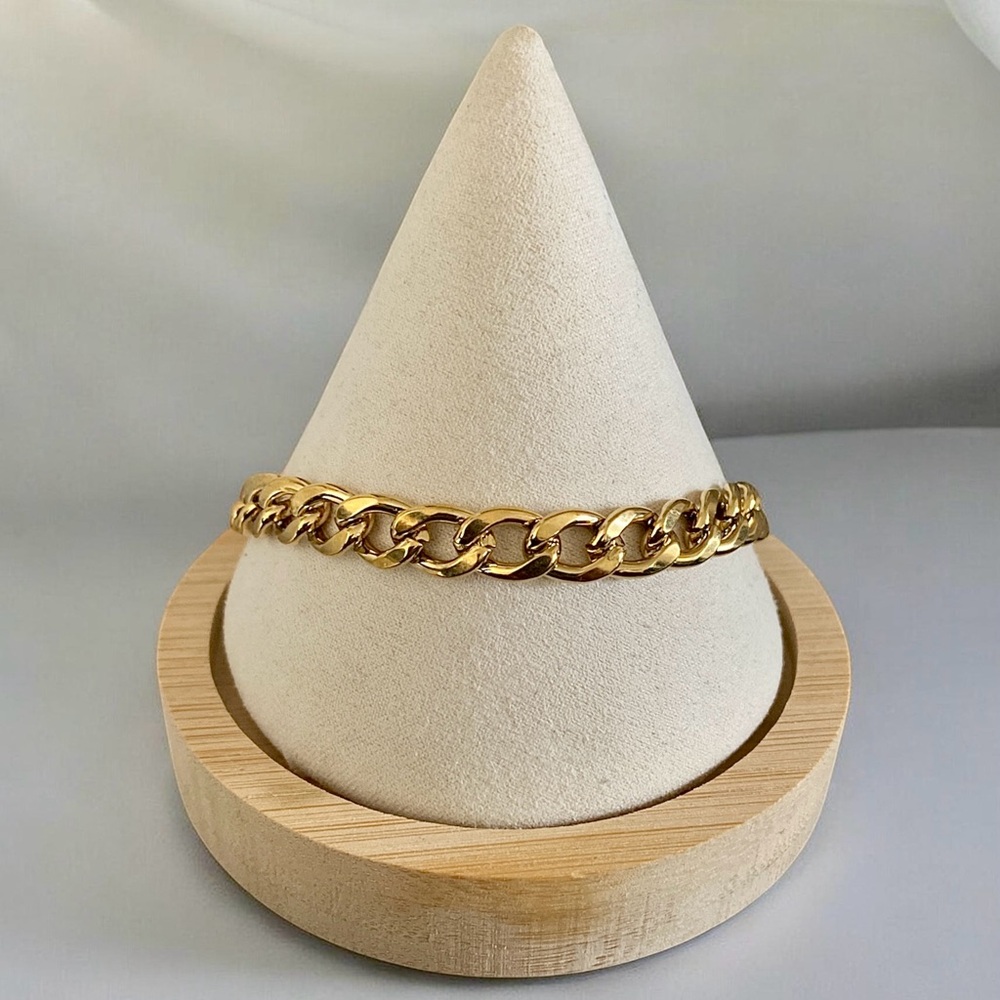 14 Karate Cuban link Gold plated 9 inch long, 8mm bracelet - Gold - Picture 3 of 5